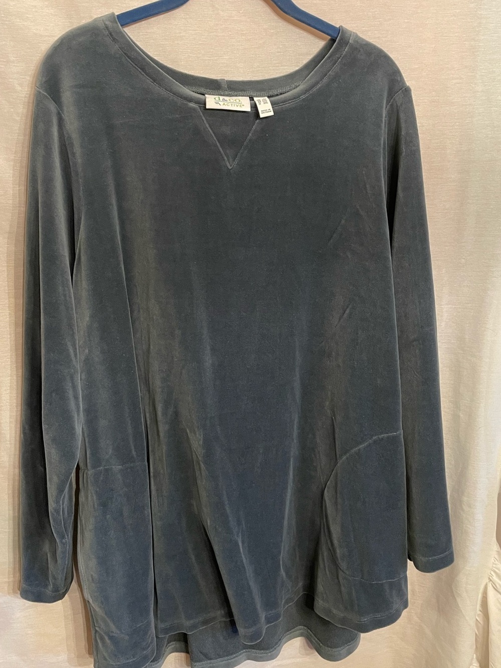 Denim&Co Charcoal Gray Velour Sweatshirt with Pockets